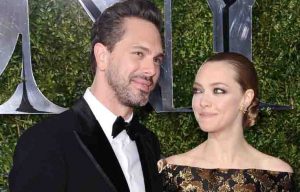 AmandaSeyfried-& Thomas-Sadoski